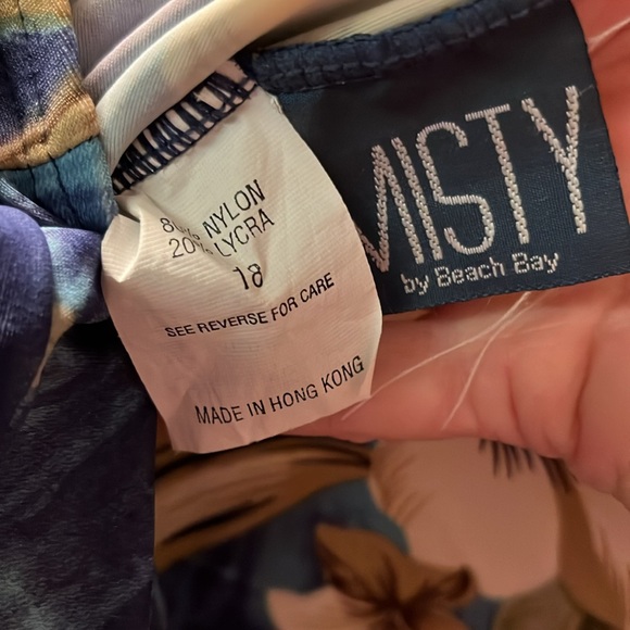 Misty swimsuit woman’s size 18 one piece light padding great condition flowers - Picture 5 of 6